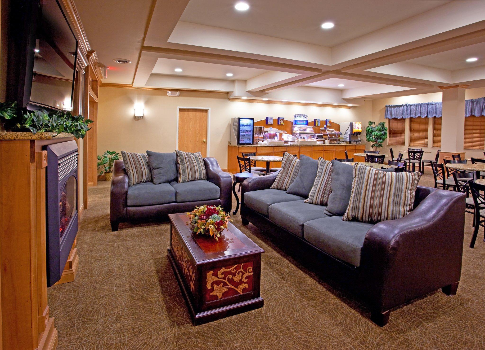 Holiday Inn Express Hotel & Suites Chesterfield - Selfridge Area By Ihg Exteriér fotografie