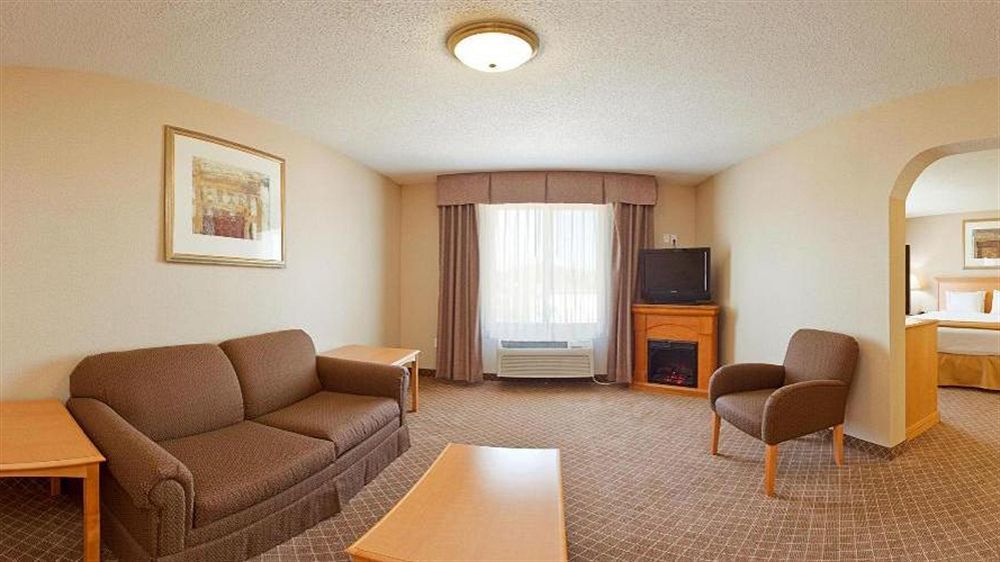 Holiday Inn Express Hotel & Suites Chesterfield - Selfridge Area By Ihg Exteriér fotografie